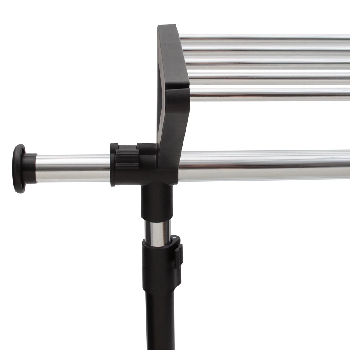 Adjustable Garment Rack with Storage Shelves O649556
