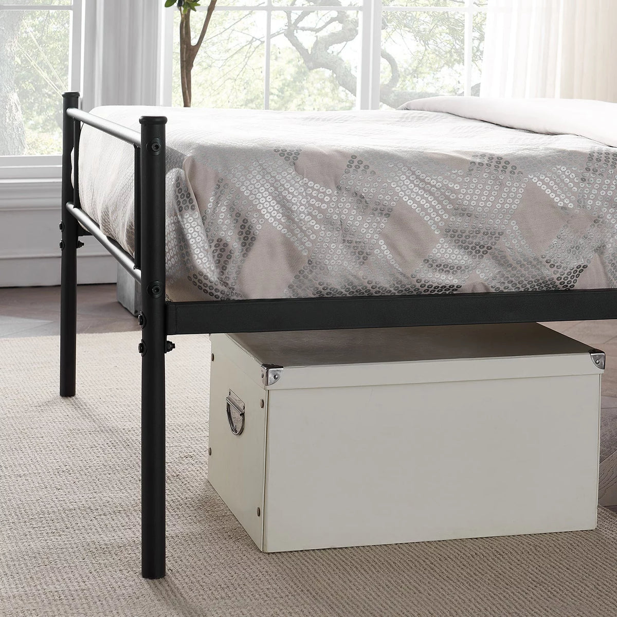 3-Piece Bedroom Set Metal Bed Frame and 2 Nightstand Z865