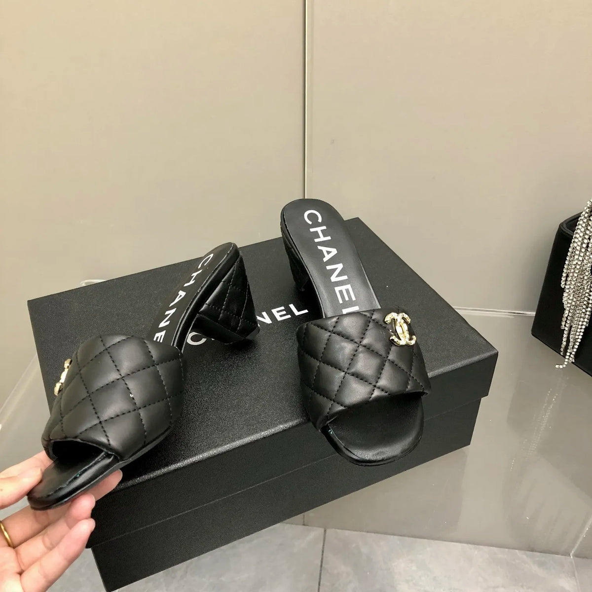 Black Mules R147