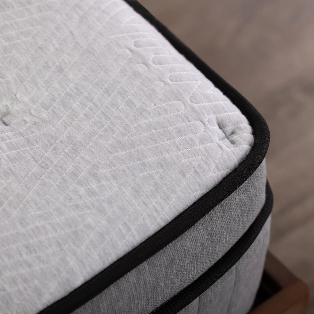 California King Hybrid Mattress with 2 Pillows W803302