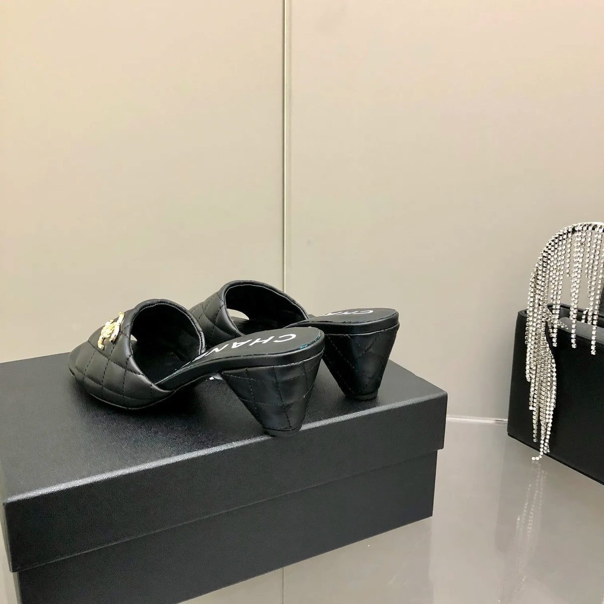 Black Mules R147